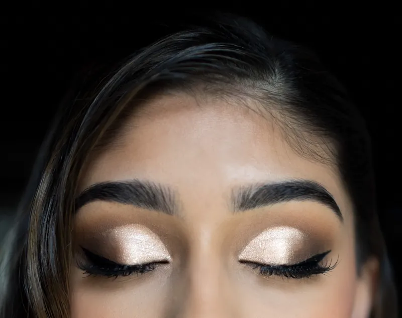 Gold shimmer eye makeup